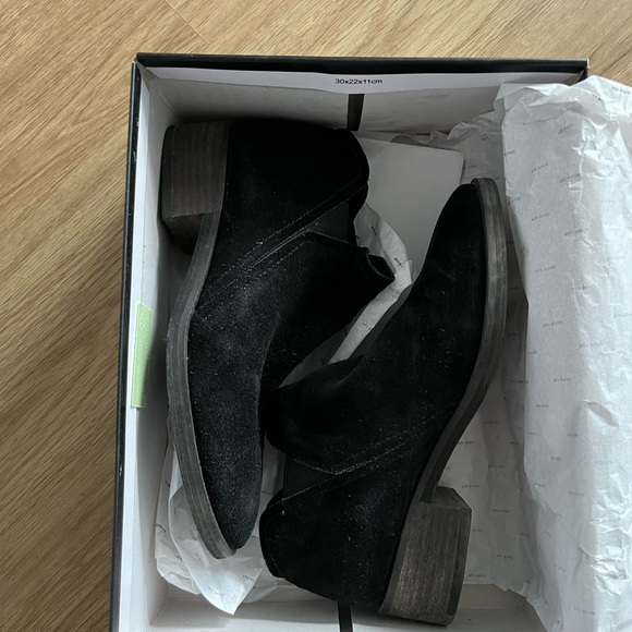 Dolce Vita Ankle Boots Size 6 in Onyx Suede (Black) - Picture 7 of 7